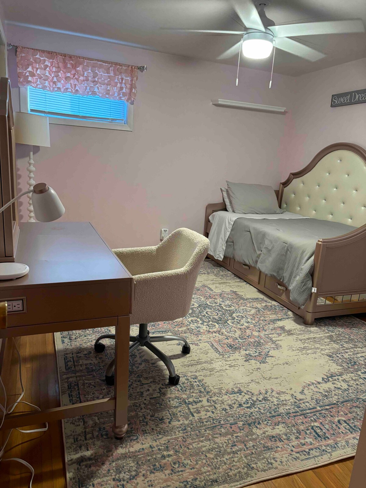 Dormitorio individual con cama nido