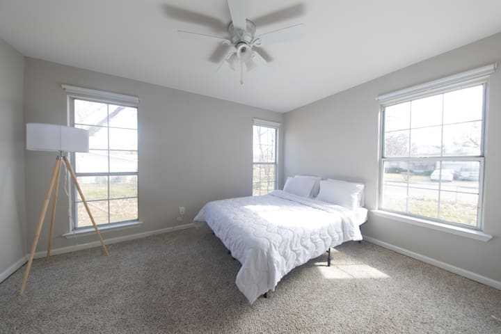 Dallas private room, 10 minutes from downtown