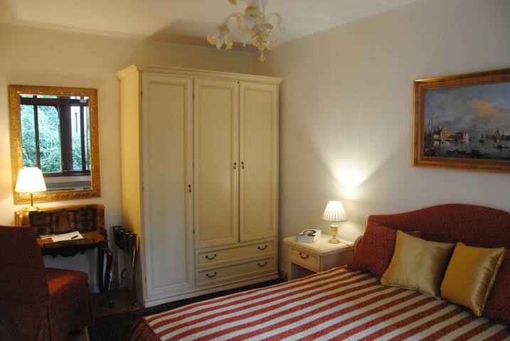 Cupido apartment, view of Canal Grande gallery image 3