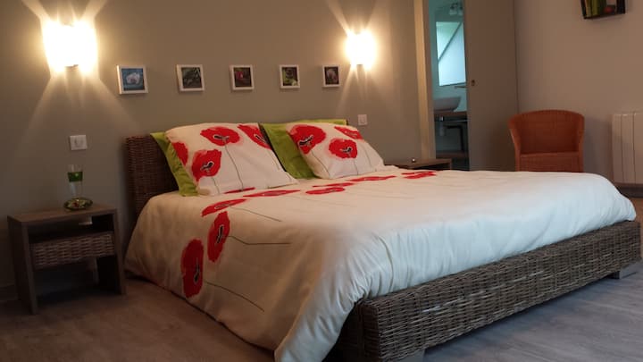 Hlavný apartmán (lôžko 160) s vlastnou kúpeľňou a WC. 