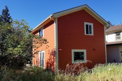 Dream Cottage! Springwater Bike/Walking Path!