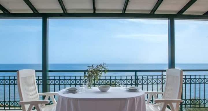 R 325 2 Bedroom Residence With Sea View Air Con Maid Service - Paxos