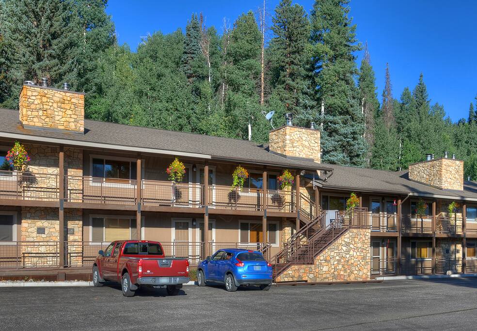 Front of Condos and Free Parking