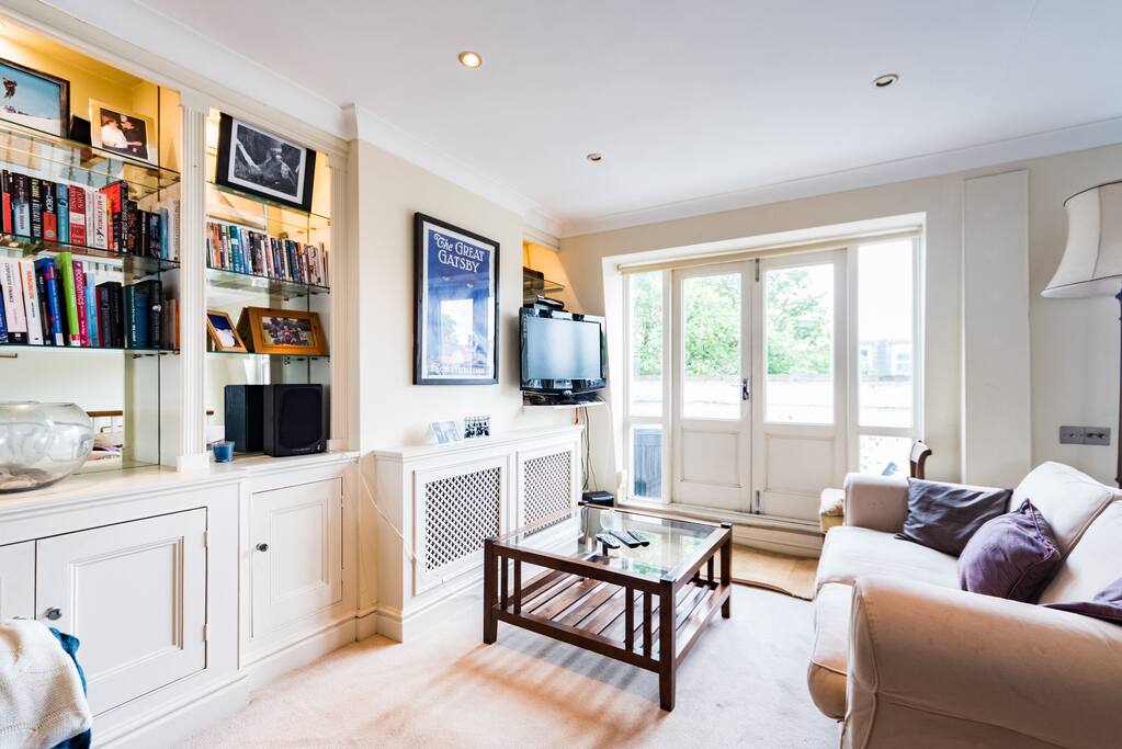 Lots of natural light brightens up to room.