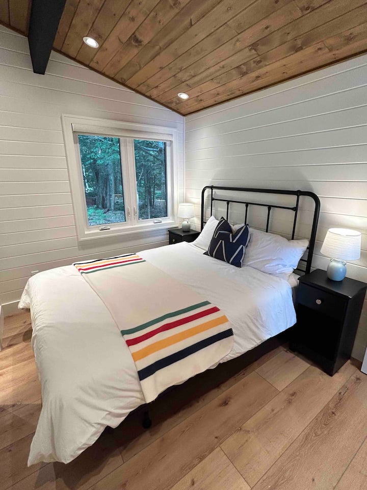 Primary Bedroom (bedroom #3, queen bed)