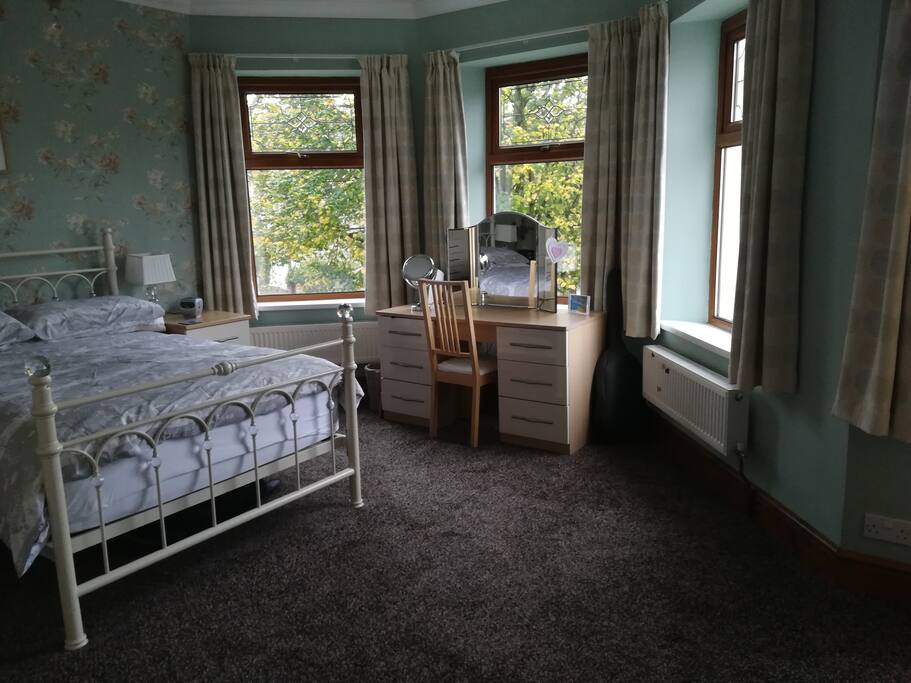 Plenty of room for extra mattress. Bathroom not ensuite.