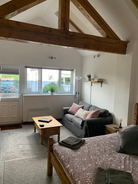 Top performing Airbnb: Homely Self Contained Annexe close to Village Pub in Cheshire
