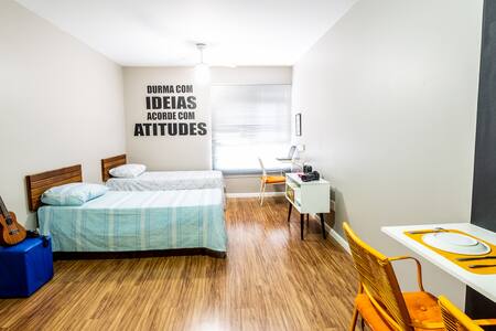 Kitnet aconchegante e moderna, bem localizada.
