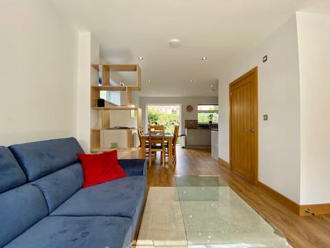 Successful Airbnb property: Modern 2 bedroom home in Cambridge