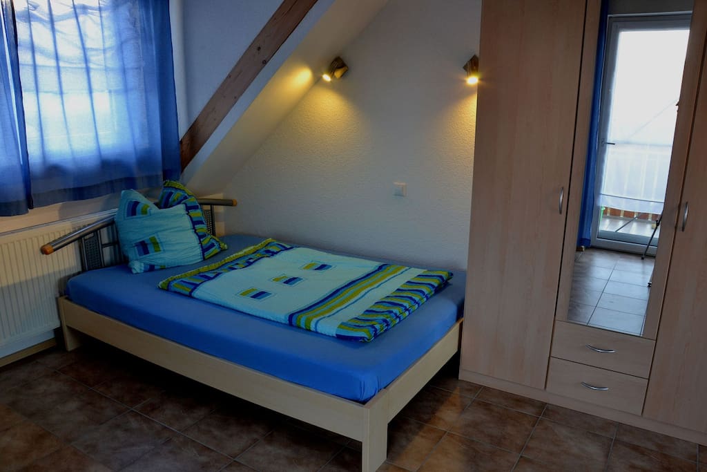 Doppelbett 1,8m breit