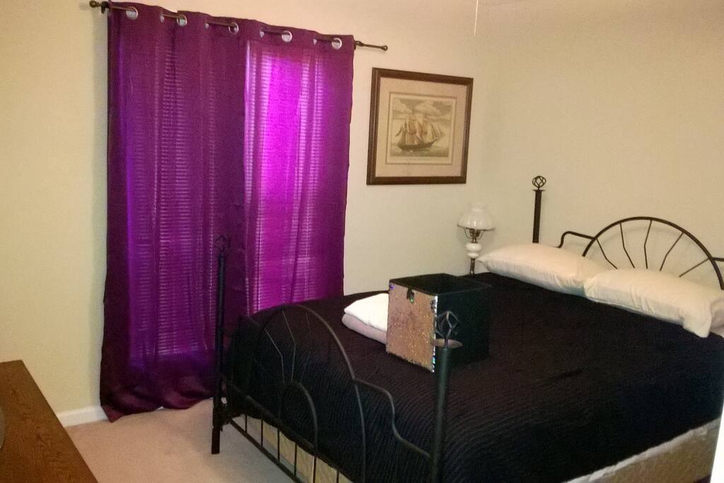 View 2: Queen bed with bathroom in the hallway ($42 per night)