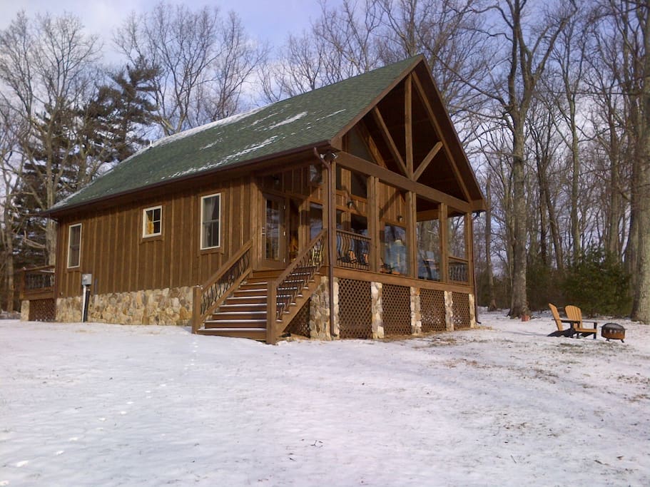 Cabin on a ledge - The Black Bear Cabin - Houses for Rent in