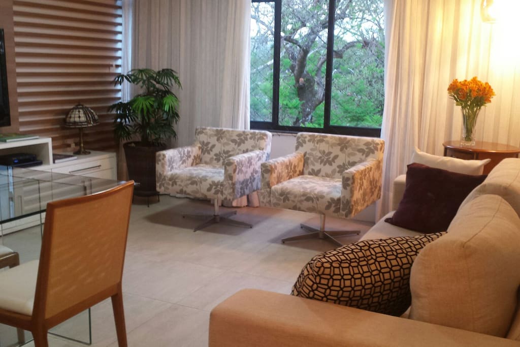 Sala de estar com TV