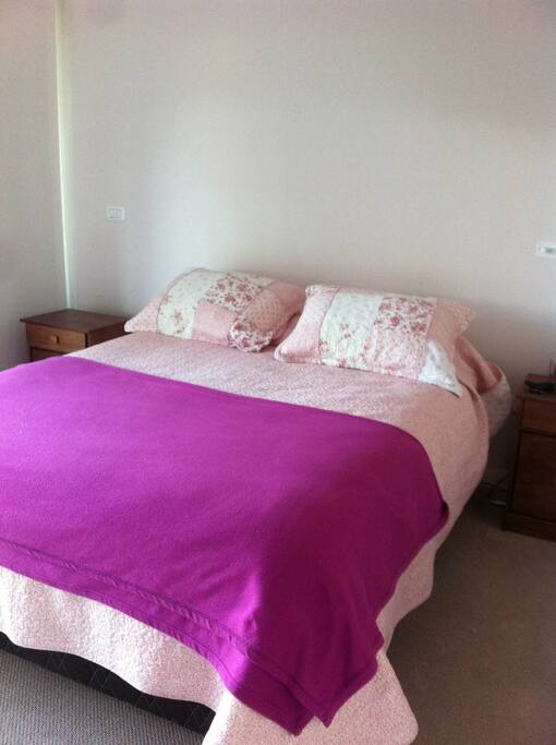 Dormitorio matrimonial con baño en suite