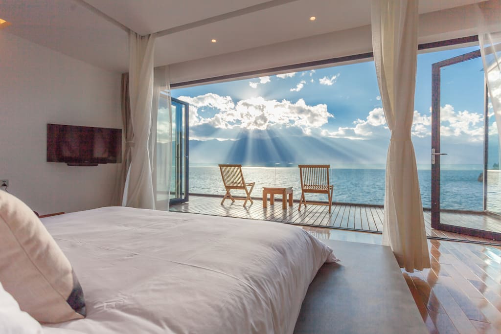 270°Lake View Room with a King Size Bed 270°海景大床房