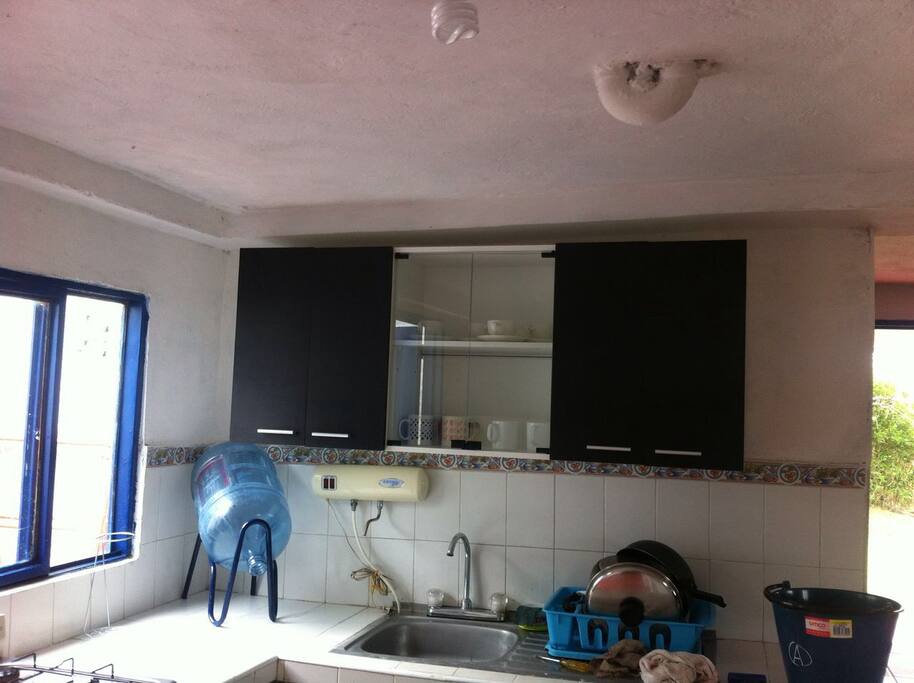 Cocina completamente dotada
