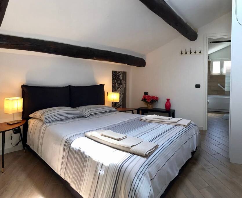 Double bedroom with bathroom en suite