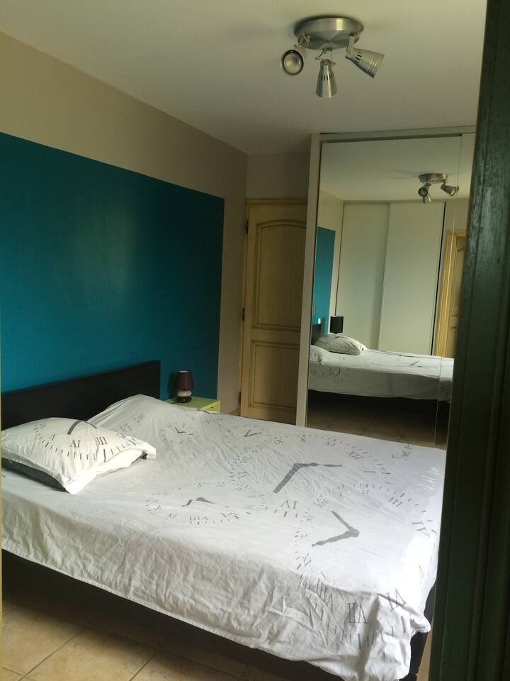 BLAUWE KAMER OP DE BEGANE GROND