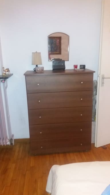 Room dresser. Συρταριέρα δωματίου.