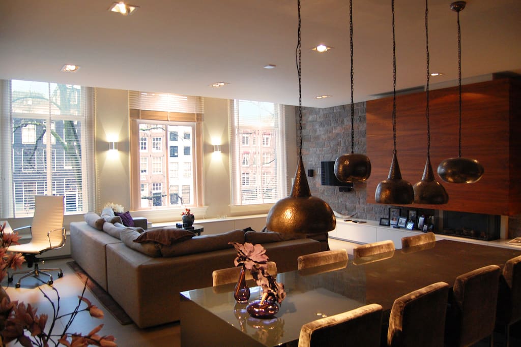 Living room with view on the canal