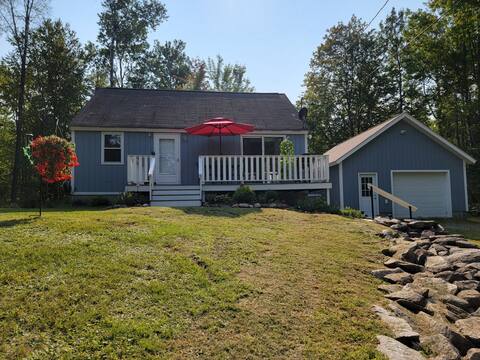 Comfy Cozy Cabin/5 minutes from Santa's Village!