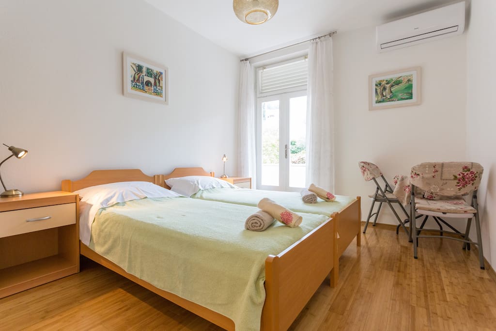 "We had a great stay here, the location was perfect, a five minute walk from Lapad, with lovely restaurants and the bus stops right outside which is a 5 min ride to the Old Town". - Caitlin 2017.