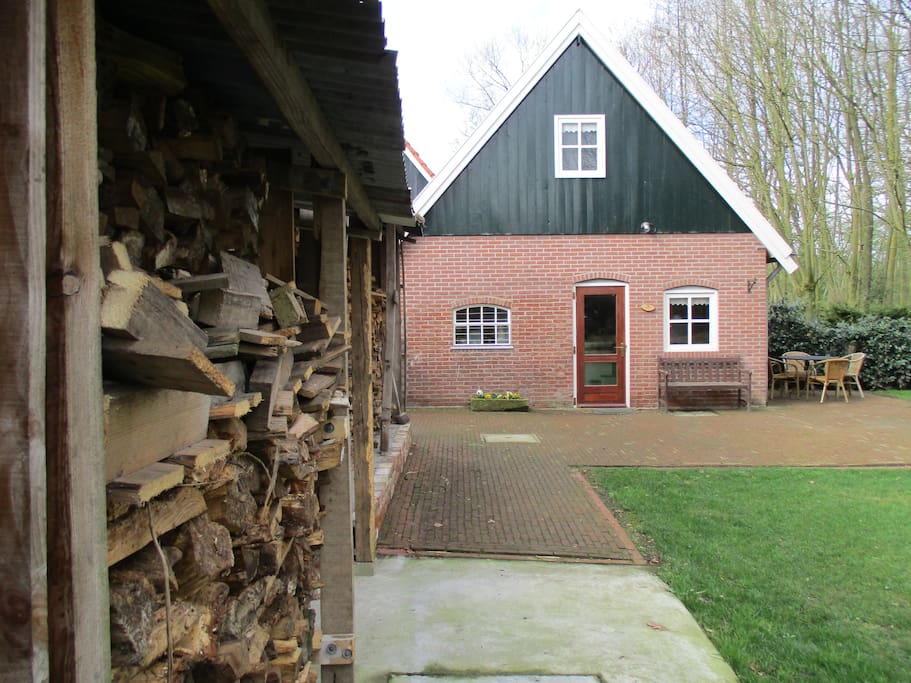 kleine huisje aan achterzijde