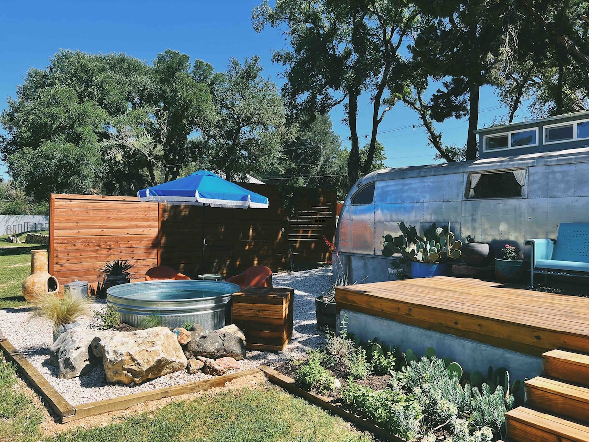 King Bed + 3 acres + private pool “VooDoo”