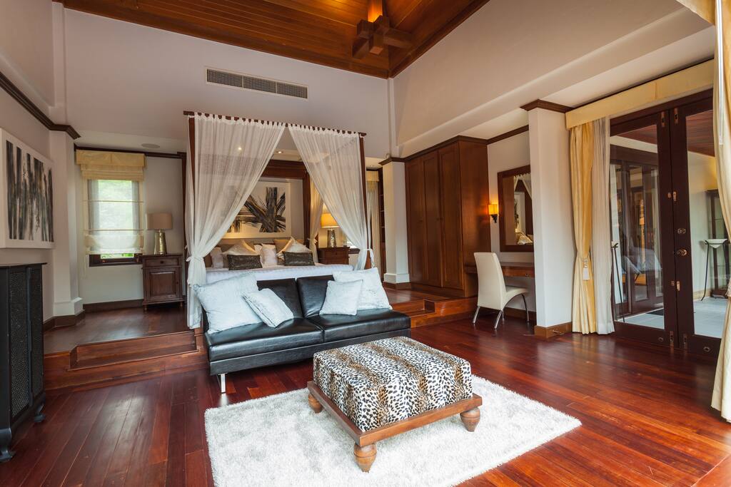 Master Bed room with Daybed
