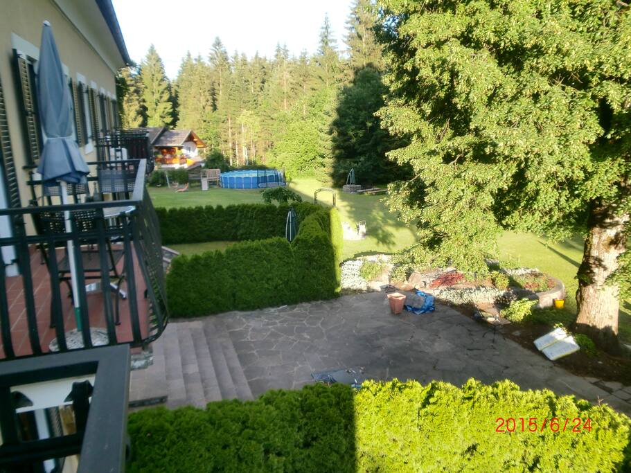 Blick vom Balkon.
View from the balcony.