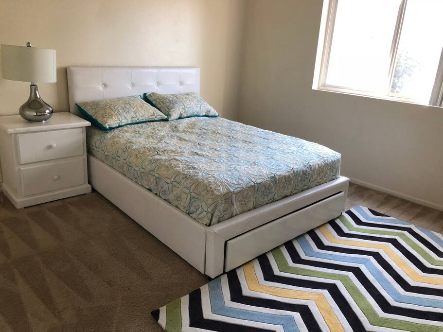 Bright and Happy
Bedroom #2. Full(double) bed