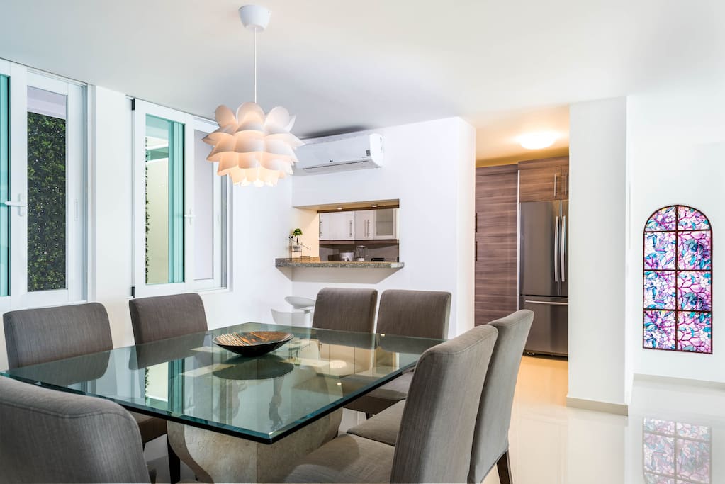 Full dinning room with kitchen bar.