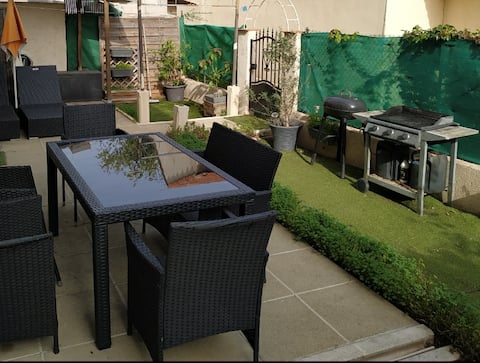 Beautiful T3 ground floor in residence with free parking