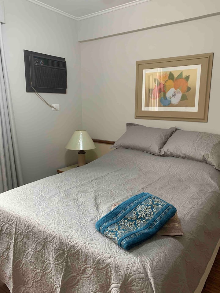 Un lit escamotable comme des molas ensacadas et un surmatelas à saucisse