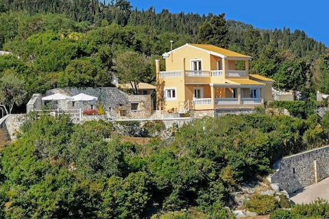 Villa Kalypso – A stone’s throw from the beach