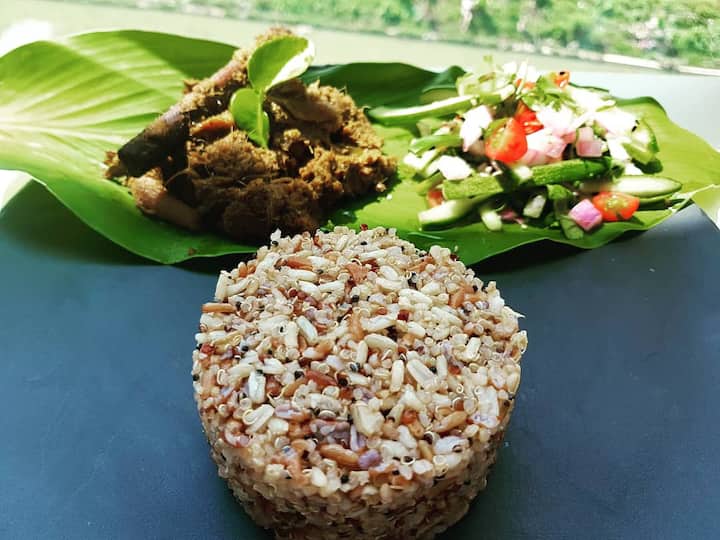 Vegan Rendang Tok, acar and rice/quinoa