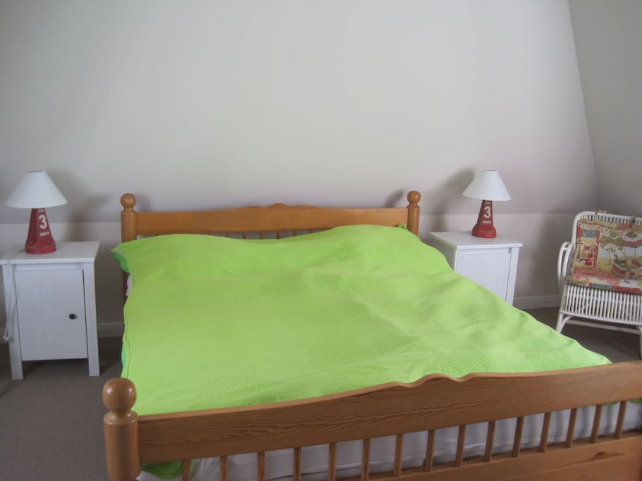 Elternschlafzimmer mit TV