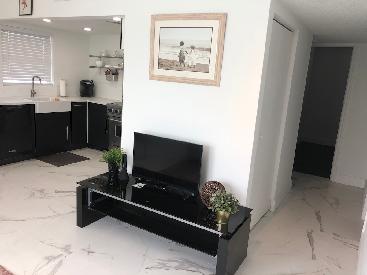 Top Airbnb: Amazing 2Bed-1Bath Brickell Apt + Free Parking! in West Brickell