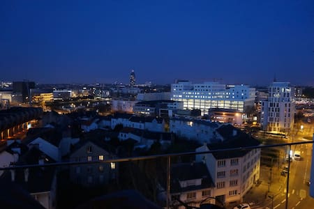 Chambre (18m²) 5 min gare TGV et navette avion