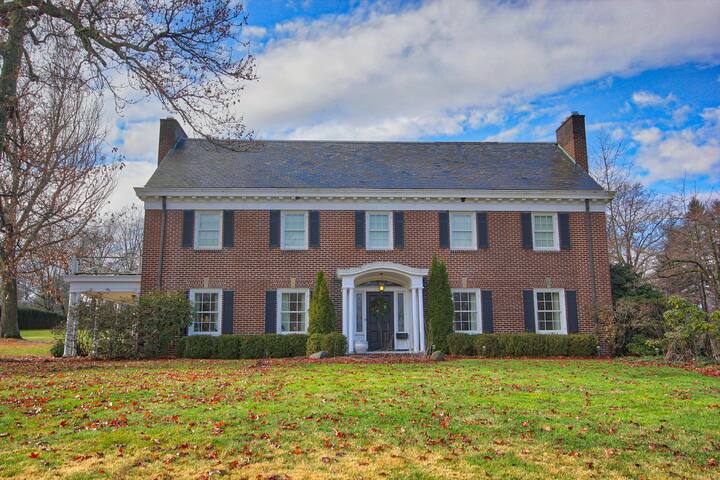 Private Maids Quarters in Historic Home