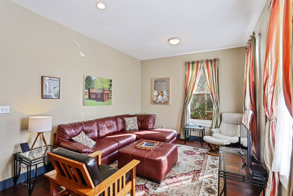Guests will find the TurnKey HomeDroid Tablet in the home. This electronic directory provides helpful information (e.g., TV instructions) and area activities/suggestions.