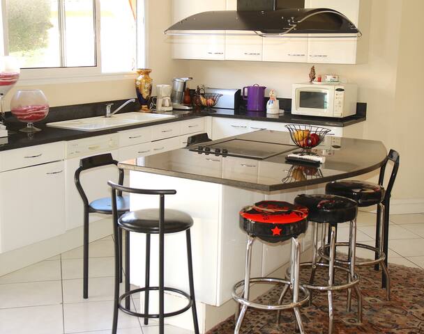 Grande villa, piscine billard à 20min de Bordeaux gallery image 4