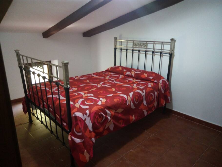 Dormitorio 1 con cama de matrimonio