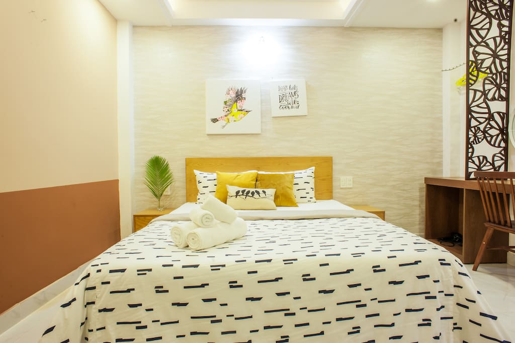queen bed for couple