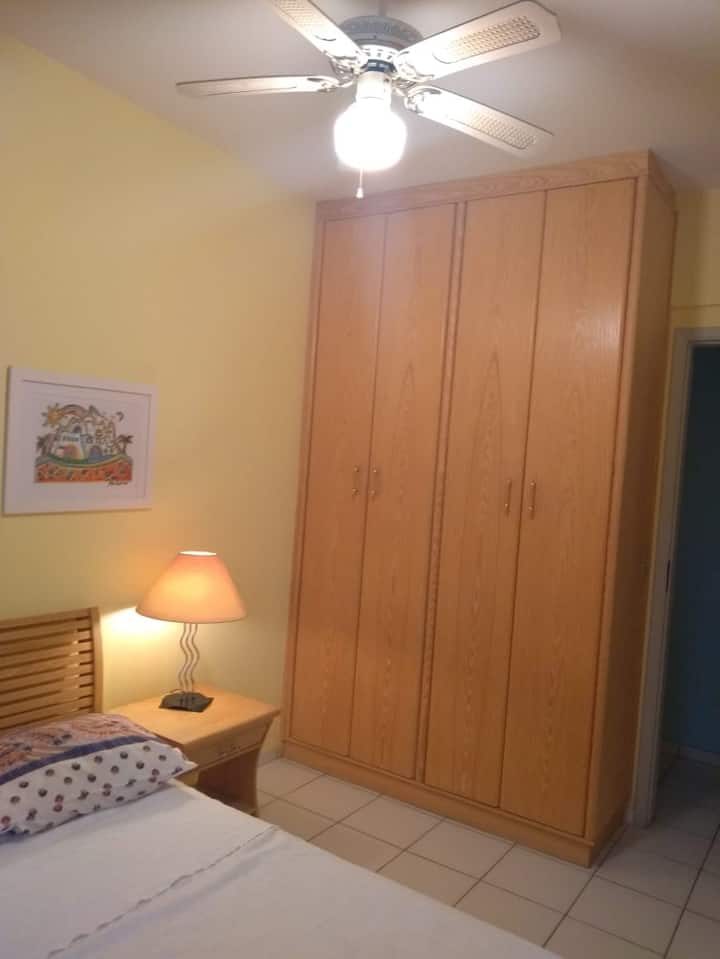 Dhomë me hyrje në ballkon