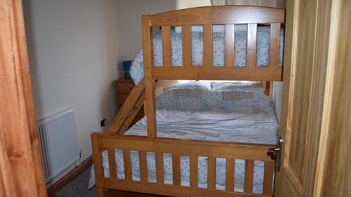 მე-2 საძინებელი. ორადგილიანი + ორსართულიანი