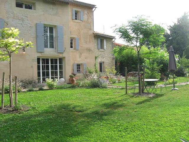 Airbnb Le Thor Ferienwohnungen Unterkunfte Provence Alpes