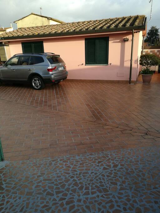 corte in comune, con parcheggio pvt