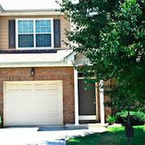 Nice Atlanta Town Home For Rent !