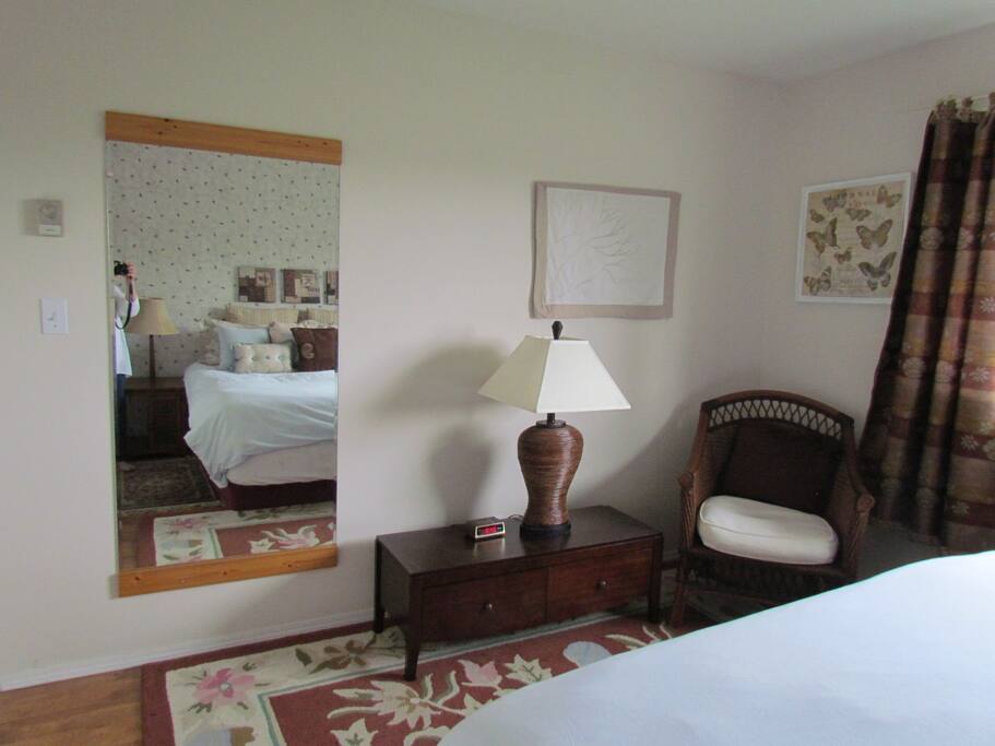 Corner bedroom, king size bed with organic 8 zoned mattress.